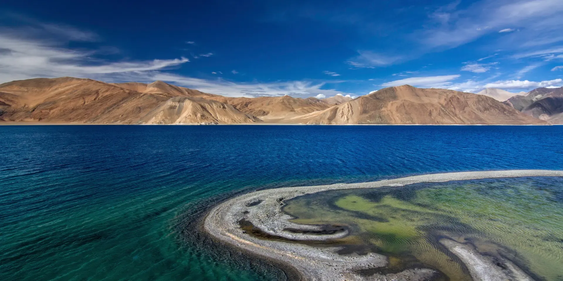 SRINAGAR TO LEH 16 PAX